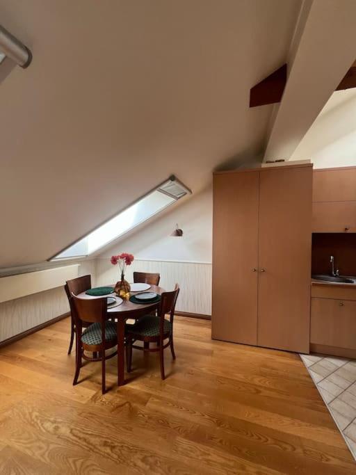 Old Town Apartment With Free Parking ヴィリニュス エクステリア 写真